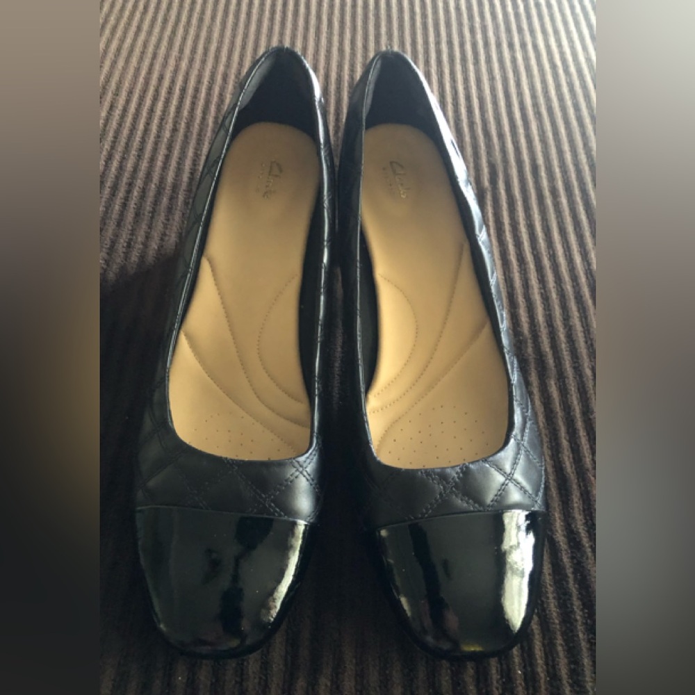 Clarks Black Quilted Leather & Patent Leather Loafers Size 11